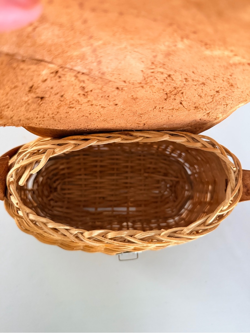 VINTAGE: Handmade Wicker Creel Handbag. - Picture 9 of 15